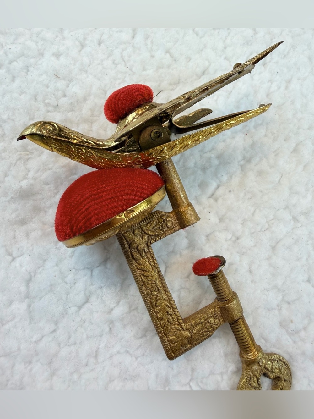 (VTG) Japanese Gold-Tone Ornate Bird Sewing Clamp with Red Pin Cushions, OS - Picture 3 of 16